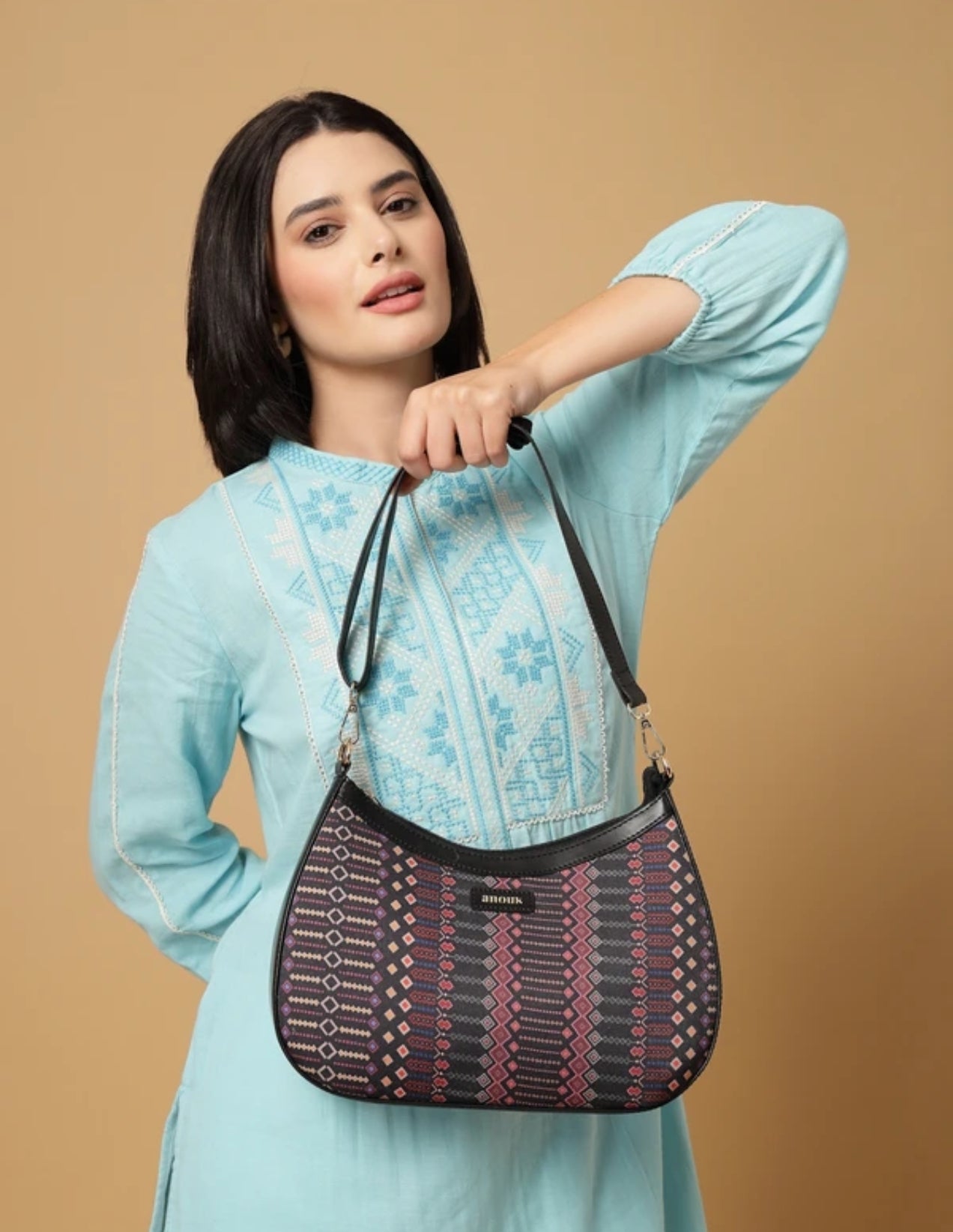 Premium Minimalist Black Sling Bag - Elegant Crossbody Handbag with Gold Chain Detail