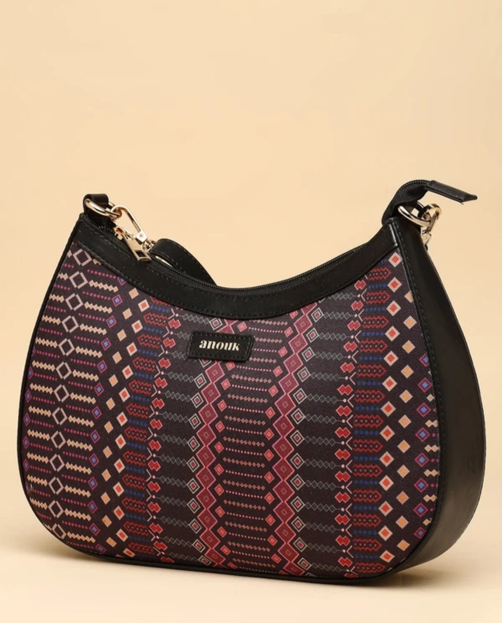 Premium Minimalist Black Sling Bag - Elegant Crossbody Handbag with Gold Chain Detail